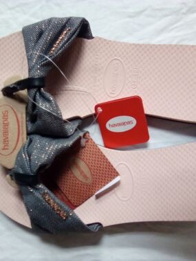 Havaianas Bow Flip Flops in Light Pink with Metallic Gray Bow